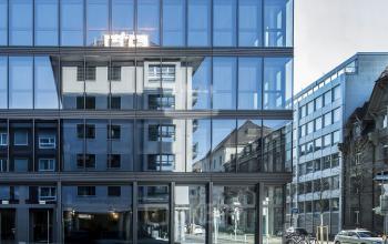 Ansprechende Außenansicht des Bürogebäudes in Zürich Seefeld