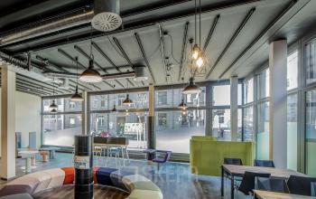 Großer Eingangsbereich des Business Centers in Zürich Seefeld