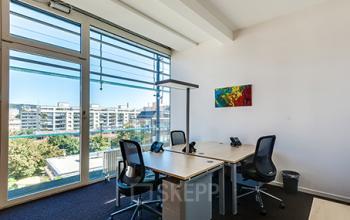 Modern office space rental at Badenerstrasse 549, in Zürich Old Town, with large windows and a bright, airy atmosphere.