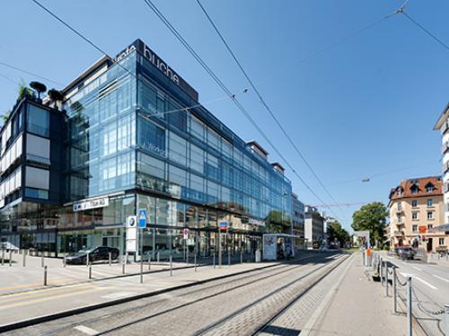 Beeindruckende Außenansicht der Immobilie an der Badenerstrasse in Zürich