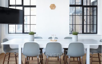 Modern meeting space in the business center at Nueschelerstrasse Zurich City