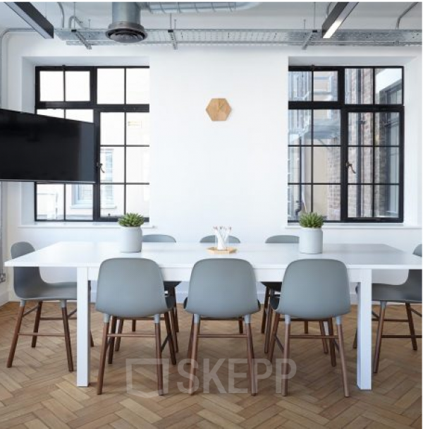 Modern meeting space in the business center at Nueschelerstrasse Zurich City