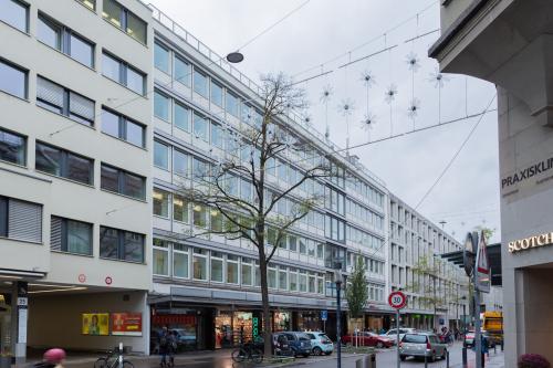 Außenansicht eines Bürogebäudes in der Löwenstrasse 29, Zürich City. Ideal, um Büroflächen zu mieten.