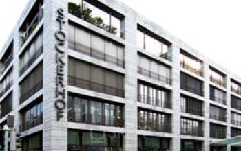 Office space rental at Dreikönigstraße 31A in Zürich Enge showcases a modern multi-story facade with large windows.