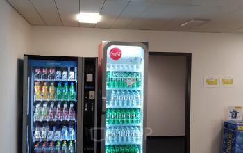 Große Küche im Bürogebäude in Zürich, Enge