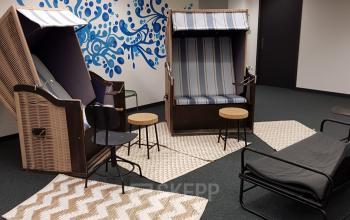 Moderne Business Lounge des Bürogebäudes am Mythenquai in Zürich