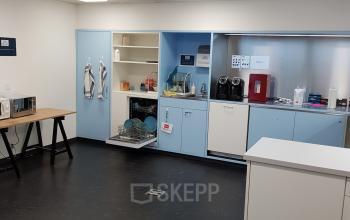 Voll ausgestattete Gemeinschaftsküche der Immobilie in Enge, Zürich