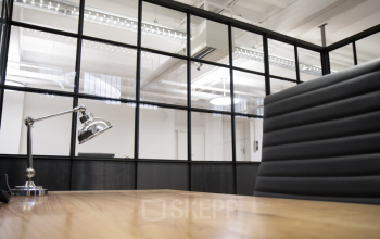 Arbeite in einem Coworking-Bereich in Zürich-Riesbach