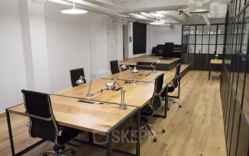 Miete einen Arbeitsplatz in einem Coworking-Bereich in Zürich-Riesbach