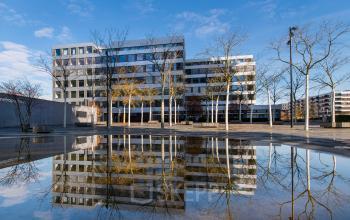 Moderne Bürofläche mieten in Zürich Seebach, Schärenmoosstrasse 77, hell und einladend gestaltet.