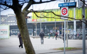 Außenansicht an der Elias-Canetti-Strasse 2 in Zürich Seebach, geeignet für Bürofläche mieten in zentraler Lage.