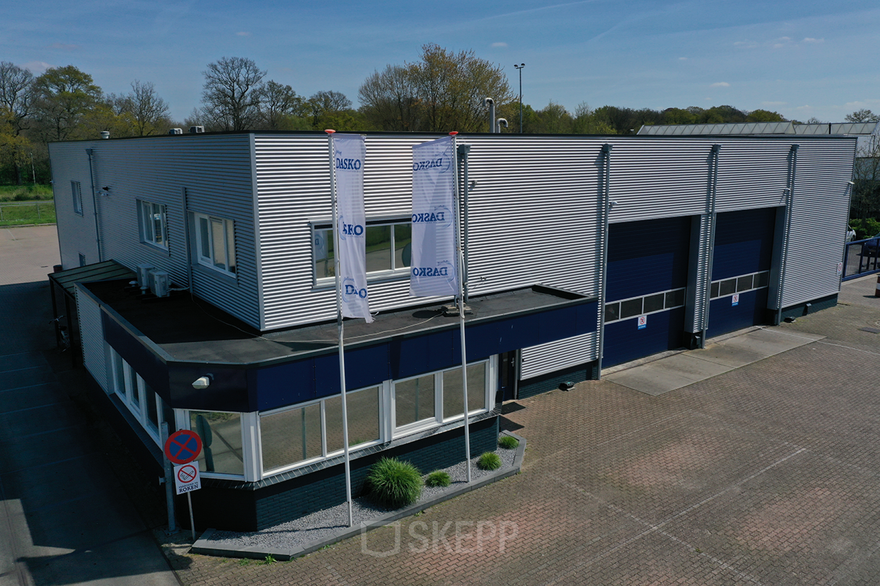 Exterior view of office space available for rent at Pascalweg 6, Zwolle, featuring a modern façade with large entrances.
