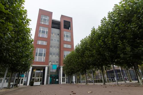 Exterior view of the office building located at Hanzeplein 11-27 in Zwolle, featuring a modern facade and surrounding greenery. Ideal for companies seeking office space rental in a business-friendly location.