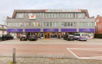 kantoorgebouw zwolle willemsvaart voorzijde parkeerplaatsen auto's