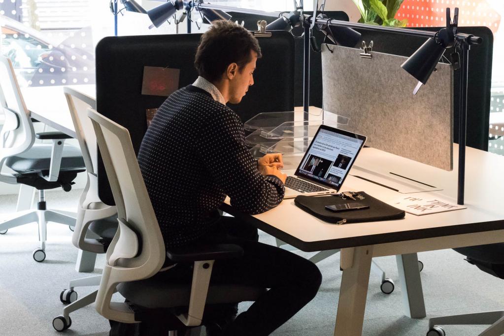 Dedicateddesk3