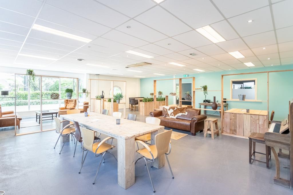 heller-coworking-space-mit-integrierter-business-lounge