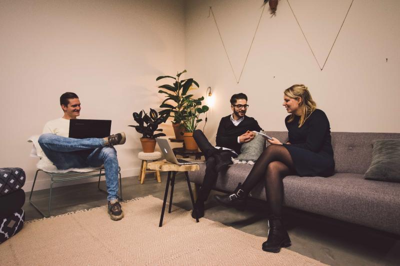 Lounge in de kantoorruimte