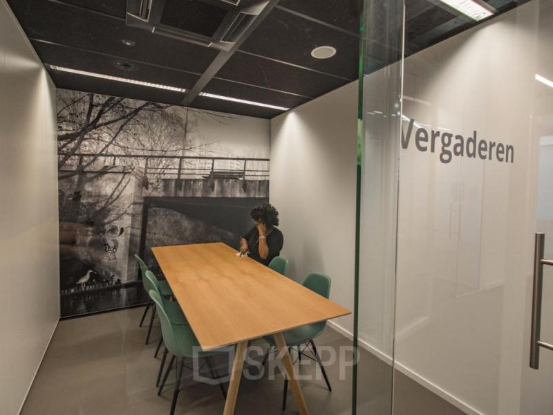 Kantoorinrichting vergaderzaal Rotterdam Spuistraat2