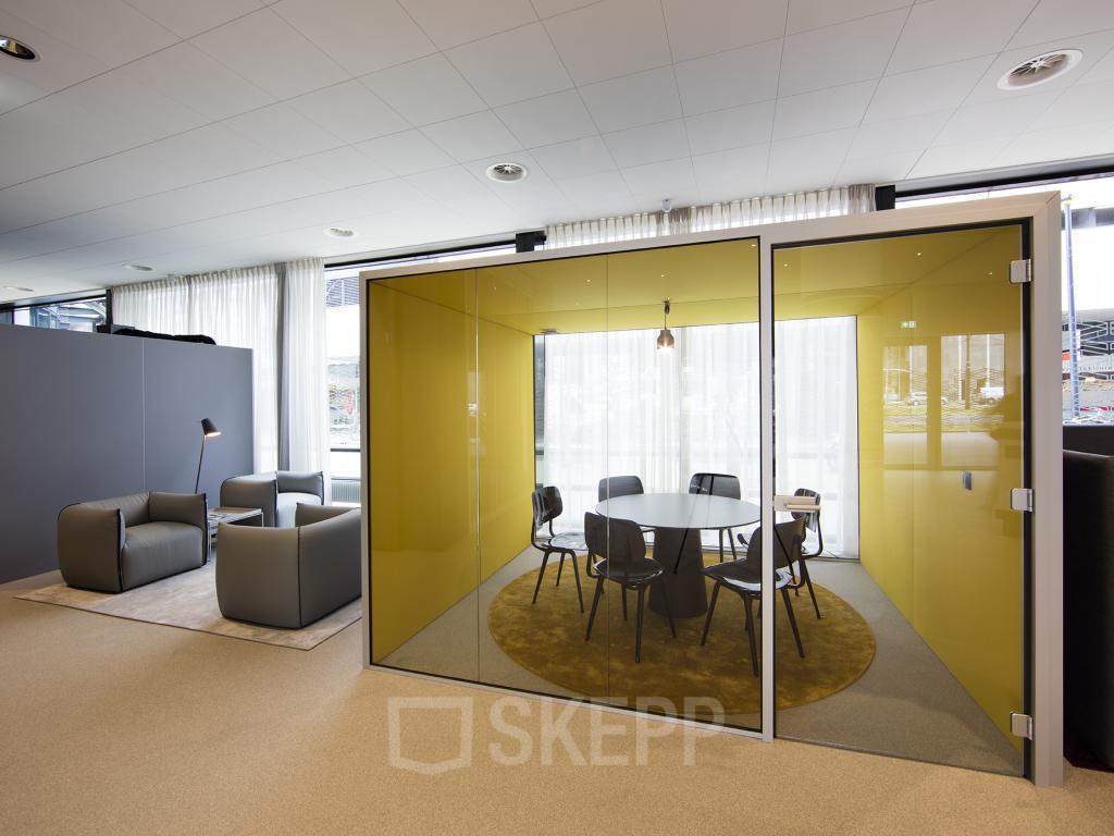 Voorbeeld van een vergaderbox in de kantoorinrichting design